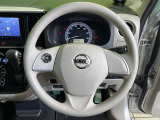 インテリアに合わせたデザインのステアリングは、運転される方のことも考え、運転しやすい形状、大きさです。是非一度、実際に触ってお確かめください。
