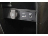 USBオーディオ用ソケットがついていますので携帯電話などを接続すれば音楽等の再生が可能です!充電用ソケットもございます!