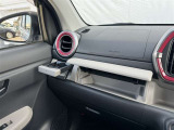 グローブボックスなどの収納です!