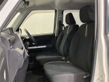【運転席・助手席シート】いたみ、汚れなどは少なく、全体的に良好な状態です。