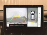【パノラミックビューモニター】専用のカメラにより、上から見下ろしたような視点で360度車の周囲を確認することができます。