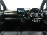 ◆視界広々で非常に運転しやすくロングドライブでも疲れを感じさせないすっきりとまとまったインパネ周りです。