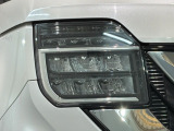 LEDヘッドライトは、点灯の瞬間から最大光量を発揮し、突然暗くなるトンネルなどでの安定感を高めます。