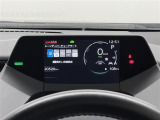 【メーター】メーターがすべて液晶画面で表示。クルマのスピードなど重要な情報の視認性はそのままに、非常にたくさんの情報が表示可能。最新の車両にふさわしい近未来的な印象を受けますね!安全機能の設定も可能。