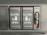 【両側パワースライドドア】スマートキーや運転席のスイッチで後席両側スライドドアの開閉が可能♪電動だから力を入れてドアを開ける必要が無く、小さなお子様でも簡単に開け閉めでき快適です♪