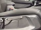 ★運転席ハイトアジャスター★ 運転される方によってシートの高さが調節できます!自分に合ったドライビングポジションで運転がさらに快適に♪