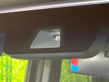 【ホンダセンシング】走行中に前方の車両等を認識し、衝突しそうな時は警報とブレーキで衝突回避と被害軽減をアシスト。より安全にドライブをお楽しみいただけます。