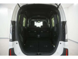 運転にかかわる様々な操作を安全に行えるように視点移動が少なく、操作性に配慮されたスイッチ類が凝縮されたコクピットです。