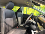 運転席まわりには十分なスペースがあり、大柄な方でもゆったり運転していただける環境です。