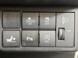 【スマートアシスト】走行中に前方の車両等を認識し、衝突しそうな時は警報とブレーキで衝突回避と被害軽減をアシスト。より安全にドライブをお楽しみいただけます。