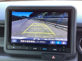 バックモニター付きで、車庫入れやバック時の後方確認をサポート。