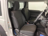 【フロントシート】さまざまな体格の方が快適に運転ができるよう配慮したシートになっております。
