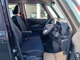 運転席側から観たフロントシートのイメージです。