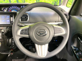 インテリアに合わせたデザインのステアリングは、運転される方のことも考え、運転しやすい形状、大きさです。是非一度、実際に触ってお確かめください。