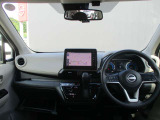 フロントガラスが広く視界が広々としているので、運転がとてもし易いです