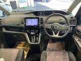 運転席からの視界が左右に広く隅々まではっきりと見渡せます。クルマの前端も把握しやすく安心して運転できます。