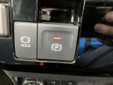 【電動パーキング&ブレーキオートホールド】信号待ちでもブレーキを踏み続ける必要がなく、快適で安心なドライブをサポートします。