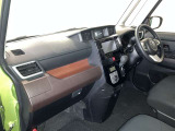 高いホールド性で運転姿勢が安定します。長距離ドライブでも疲れにくいのが魅力です。快適なドライビングライフをお送りください♪
