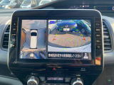 上からまる見え!アラウンドビューモニターの画像です。純正ナビに映してあります。お車を真上から見たような映像をミラーやナビ画面に映し出す事によって、車両の周囲を確認し、駐車時や発進時の運転をサポート。