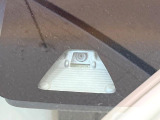 【スマートアシスト】走行中に前方の車両等を認識し、衝突しそうな時は警報とブレーキで衝突回避と被害軽減をアシスト。より安全にドライブをお楽しみいただけます。