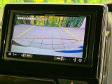 【バックカメラ】駐車時に後方がリアルタイム映像で確認できます。大型商業施設や立体駐車場での駐車時や、夜間のバック時に大活躍!運転スキルに関わらず、今や必須となった装備のひとつです!