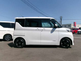スライドドアですので、狭い駐車場での、乗り降りも、しやすく便利です。