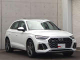 デザイン・ボディカラーが都会的な建物にも非常に良く映えます。クール・知的。Audiの持つ「品の良さ」が伝わってきます。