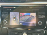 駐停車には便利なアラウンドビューモニター搭載。サイドモニターの切り替えも可能です。