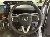 ステアリングから手を離さず、運転に集中したままオーディオ等の操作ができます。