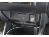スマートフォンなどの音楽再生が可能なUSB接続ジャック装備車両です♪♪♪