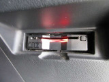 【ETC車載器】は、ビルトインタイプですっきり収納され、見た目も使い勝手も満足のアイテムです。