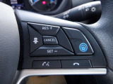 【日産プロパイロット】 高速道路の単調な渋滞走行と長時間の巡航走行で、アクセル、ブレーキ、ハンドルの操作をクルマがアシスト。快適な高速ドライブが楽しめます。