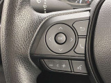 運転中、オーディオの操作をしてて、ハッとしたことはありませんか?ステアリングスイッチは、運転中でもハンドルでオーディオの操作が可能です。安全なドライブをサポートします。