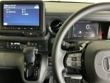 ホンダ純正メモリーナビ搭載なので、遠方へのドライブもお任せ下さい!ステアリング左手側にオーディオ関連のコントロールスイッチを配置しています。操作時は視線を逸らすことなく運転に集中できます