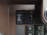 片側電動スライドドアのスイッチ付です。車内からもスイッチひとつで楽にドアの開閉が可能です。電動なので開閉時に力を使う必要がなく、半ドアになることもありません!