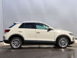 力強いトルクと優れた燃費性能を両立するTDIモデル。高速走行から街乗りまで、ディーゼルならではの余裕ある走りをお楽しみいただけます。