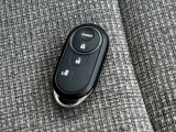 スマートキーのお写真です。鍵をお持ち頂くだけでドアの施錠開錠が可能です♪