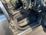 快適に運転できるドライブポジション!運転席シートリフターとシートスライドで、無理のない運転姿勢がとれます。
