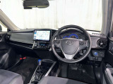 運転席まわりです。 各操作スイッチは使いやすい位置に配置されてます。