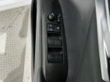 狭い駐車場で便利な電動格納ドアミラーが付いています。