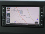 【ナビ】メモリーナビ(MJ120D-W)付きです。目的地を設定すれば初めての場所でも簡単に行くことができます。もちろん音楽だって聴けちゃいます♪