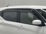 プラスチックバイザー付!雨の日のちょっとした換気にあると便利です!