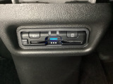 ETCもついています。高速道路の料金所の通過も楽々です。 カードの取り出しもしやすい場所についています。