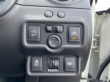 【 レーンアシスト 】走行中に居眠り・わき見等で不意に車線を横切った場合、警報やハンドルへの振動などで危険を教えてくれます♪//