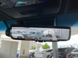 【デジタルインナーミラー】後席の大きな荷物や同乗者で後方が確認しづらい時でも安心!カメラが撮影した車両後方の映像をルームミラー内に表示。クリアな視界で状況の確認が可能です!