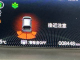 パーキングセンサーシステムは走行中に障害物が迫ると音と表示でお知らせ、低速走行時時の安心感を高めます