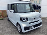 自社整備工場で点検整備をおこなってからお渡ししています。車検が残っている場合は『12ヶ月点検整備』を、車検整備付きの場合は『車検整備』をおこないます。整備費用は車両本体価格に含まれています。
