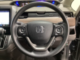 ハンドルにHondaセンシング系のクルーズコントロールやレーンキープアシストなどのスイッチと、オーディオの操作スイッチが装備されています。ハンドルから手を離さず安全に操作できます。