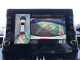 全周囲の画像が表示されます。 運転席から見づらい個所なども、上空から見たような映像で確認できます。  映像の切替もでき、後方確認だけでなく大変便利な機能です。