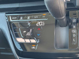 エアコン操作パネルはタッチパネル式なのでスッキリしていて操作しやすいだけではなくお手入れも簡単です!